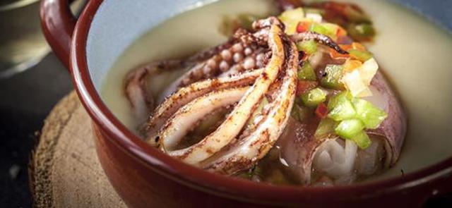 Calamares rellenos de gambas con vinagreta casera